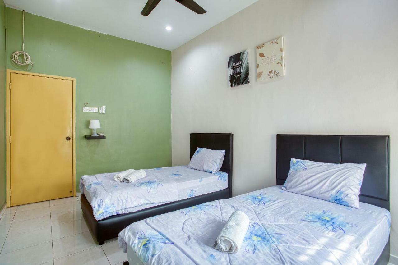 Gunung View Homestay 10 To 12 Pax Near Sunway Tambun Ipoh Esterno foto