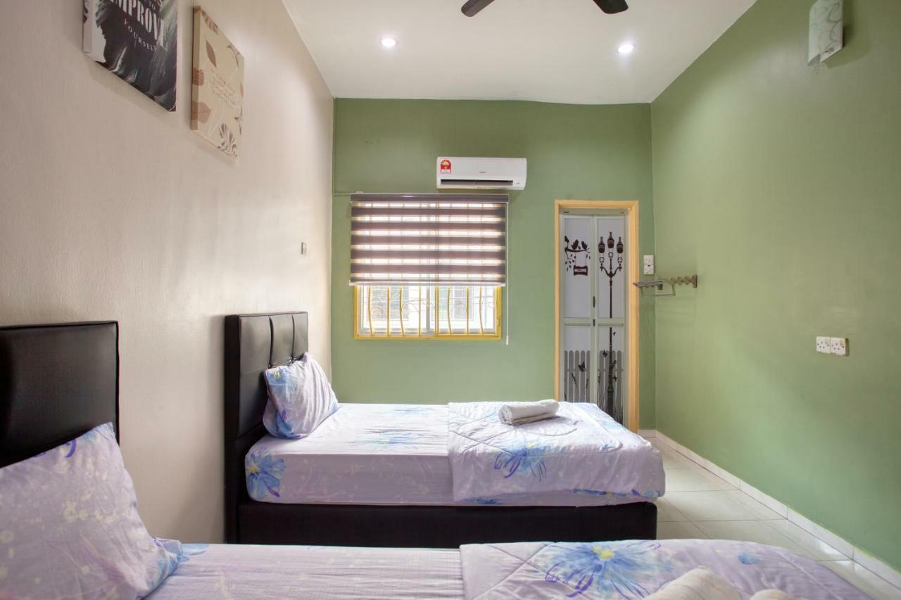 Gunung View Homestay 10 To 12 Pax Near Sunway Tambun Ipoh Esterno foto
