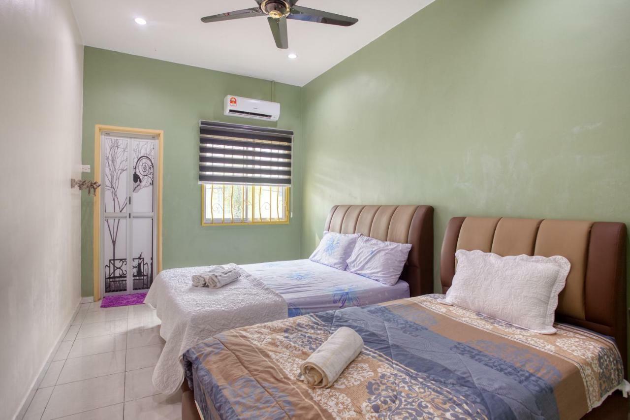 Gunung View Homestay 10 To 12 Pax Near Sunway Tambun Ipoh Esterno foto