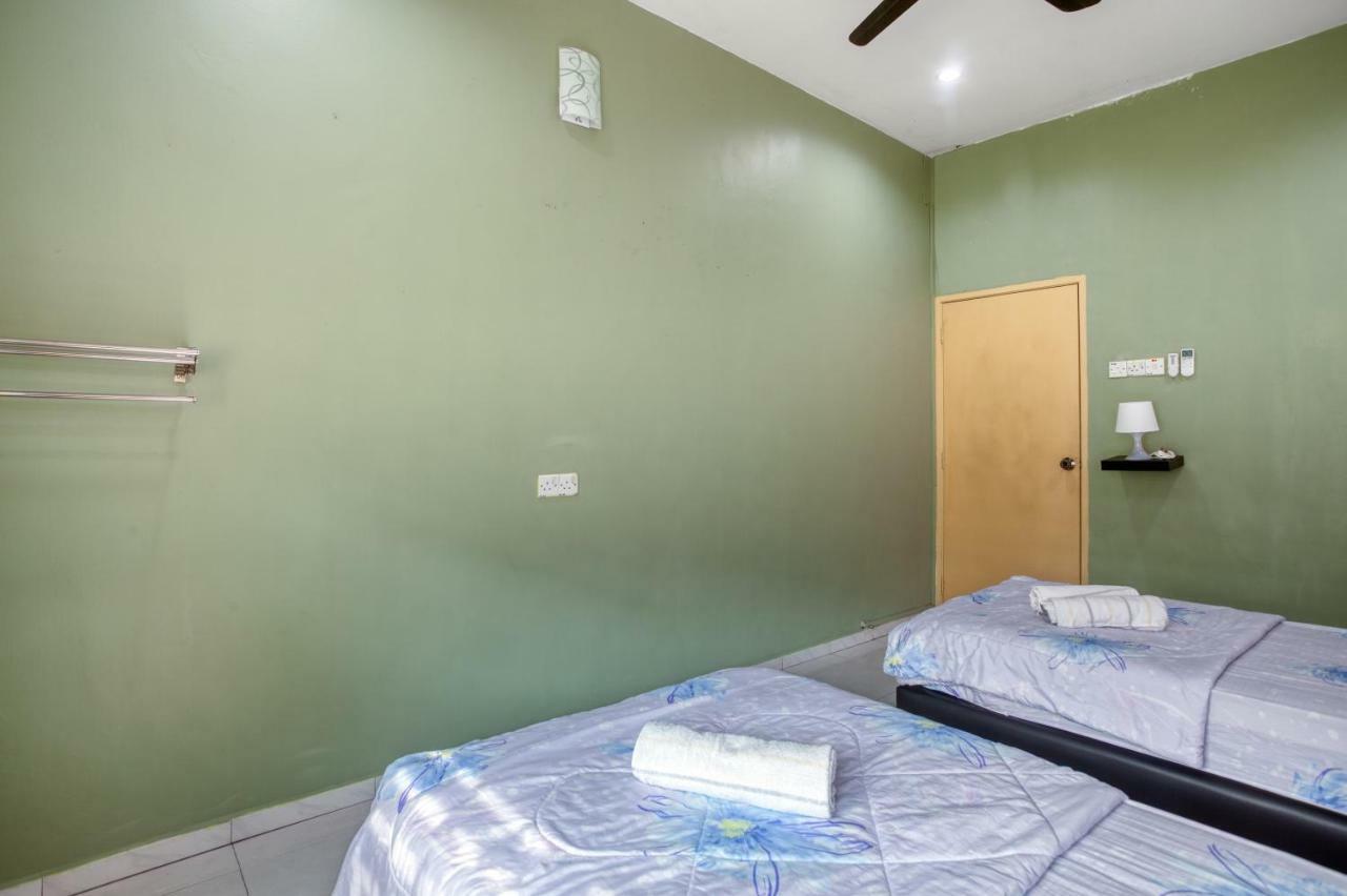 Gunung View Homestay 10 To 12 Pax Near Sunway Tambun Ipoh Esterno foto